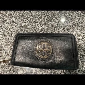 Used Tory Burch Wallet smoke free and pet free home .